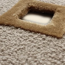 Tappeto Cut Out Beige in lana della Nuova Zelanda e tencel di Marcante-Testa