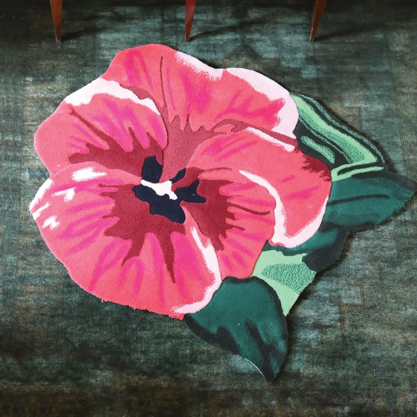 Tappeto Lady S Flower rosso e verde in lana della Nuova Zelanda di Ken Scott