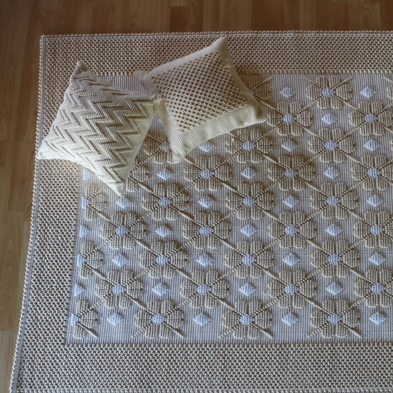 Tappeto rettangolare Rombo Fiori ecrù e bianco