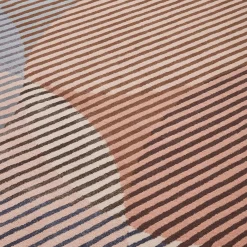 Tappeto Sinking Circles grigio di Alicja Palys
