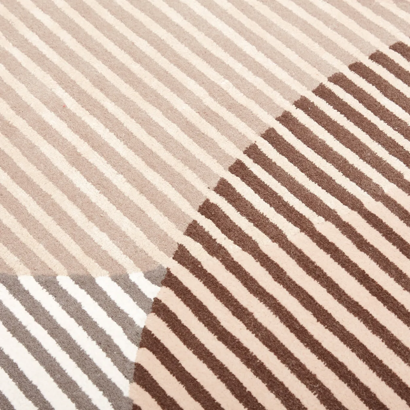 Tappeto Striking Circles Nude di Alicja Palys