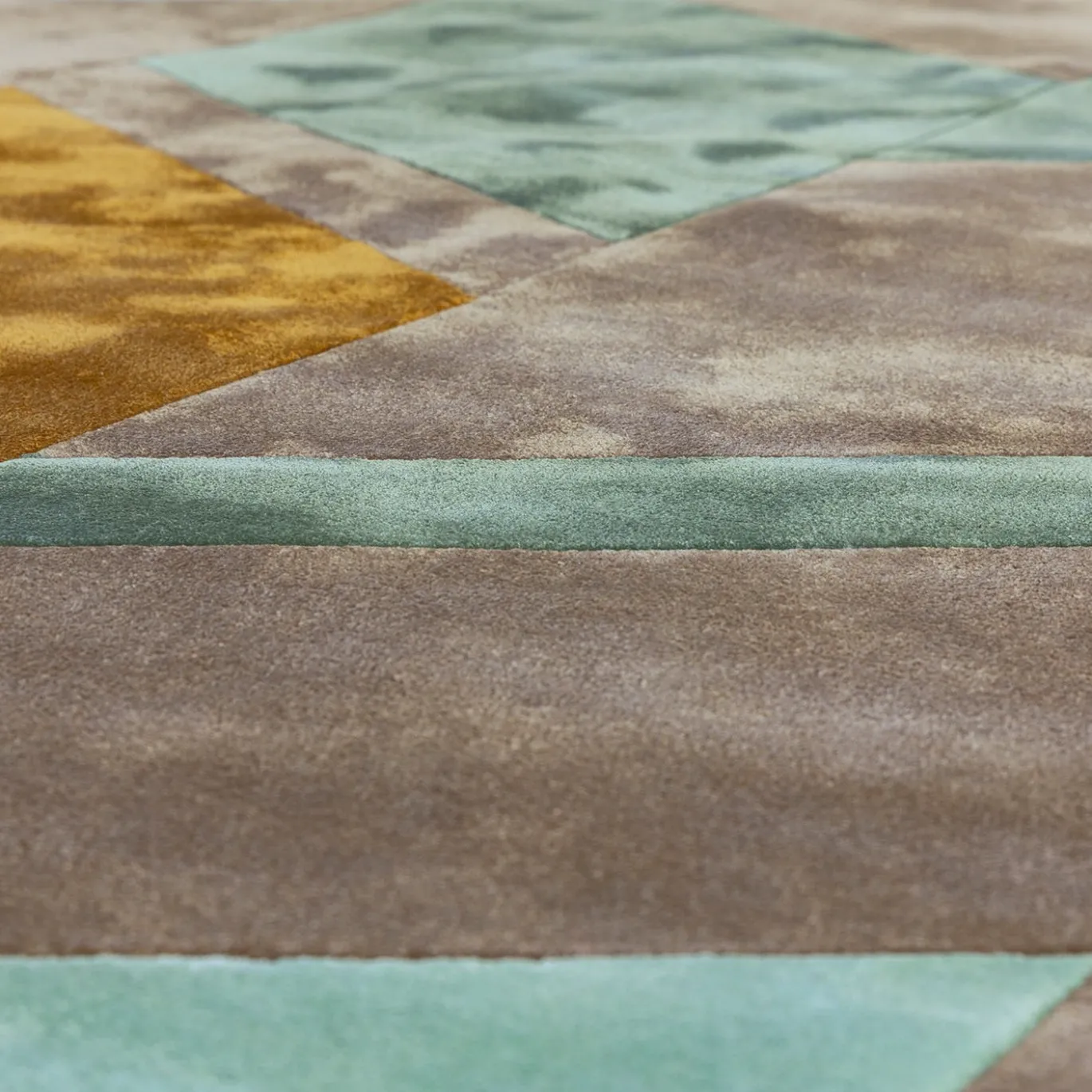 Tappeto Tangram Autumn Asymmetrical Polychrome di Dainelli Studio