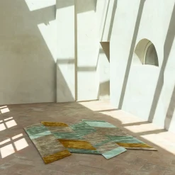 Tappeto Tangram Autumn Asymmetrical Polychrome di Dainelli Studio