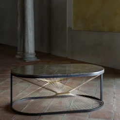 Tavolino Aegis di Ziad Alonaizy