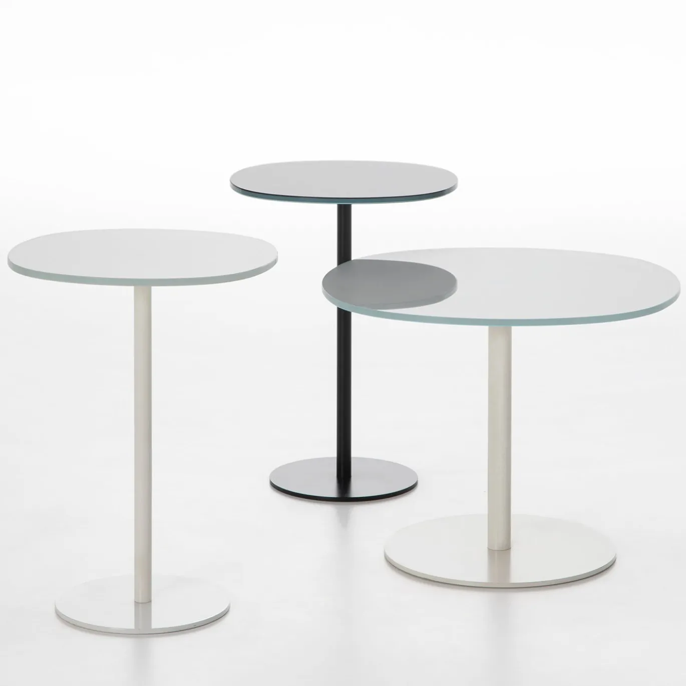 Tavolino alto nero Solenoide di Piero Lissoni