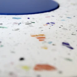 Tavolino alto rotondo Revéro in acciaio blu