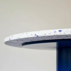 Tavolino alto rotondo Revéro in acciaio blu