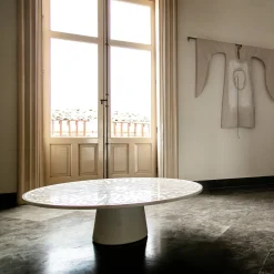 Tavolino Aragona in marmo bianco perlato di Roberto Semprini
