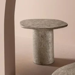 Tavolino Atollo con struttura color champagne di CSM