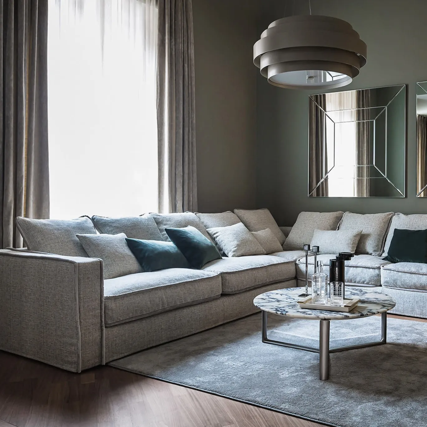 Tavolino Basso Arne in Marmo Calacatta Oro Grigio di Roberto Lazzeroni