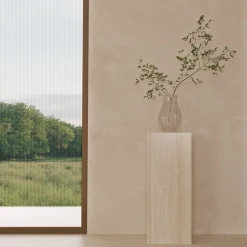 Tavolino Bloc a Colonna in Marmo Travertino Beige di Martage Collection
