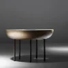 Tavolino Botero 50 in ottone spazzolato di R&D Studio