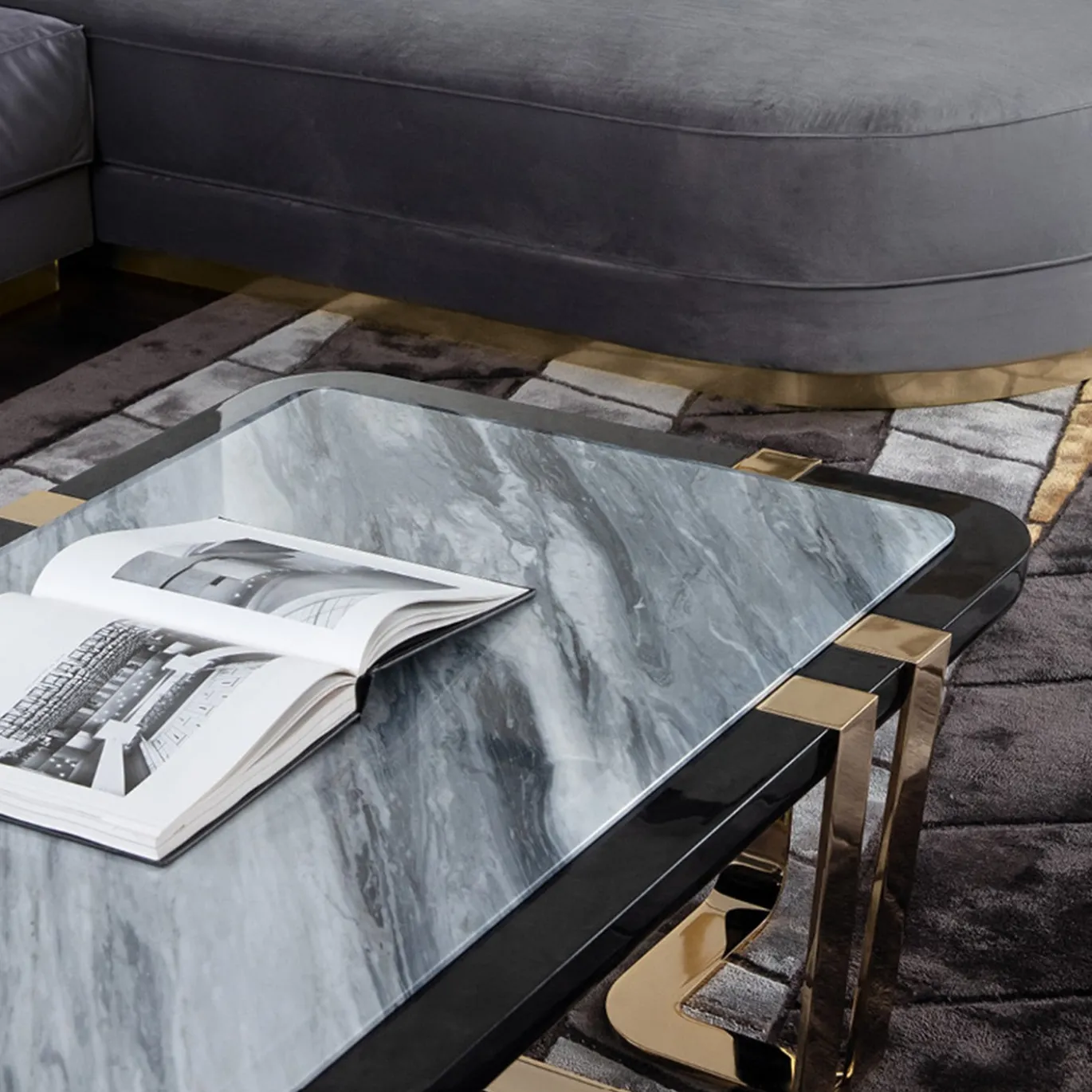 Tavolino Charisma con piano in Bubinga nero e Alpi grigio
