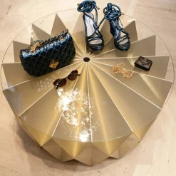 Tavolino da caffè Colletto Gold di Moschino