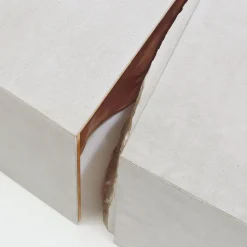 Tavolino da caffè Doi in pietra Piasentina di Micol Brezigar
