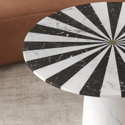 Tavolino da caffè in marmo bianco e nero Nova di Jacopo Simonetti