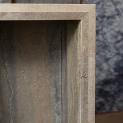 Tavolino da caffè minimalista in travertino titanium