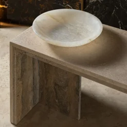 Tavolino da caffè minimalista in travertino titanium