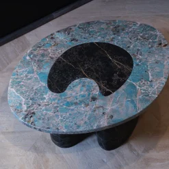 Tavolino da caffè Ninfea in marmo Marquina nero di Ashley Gadeova