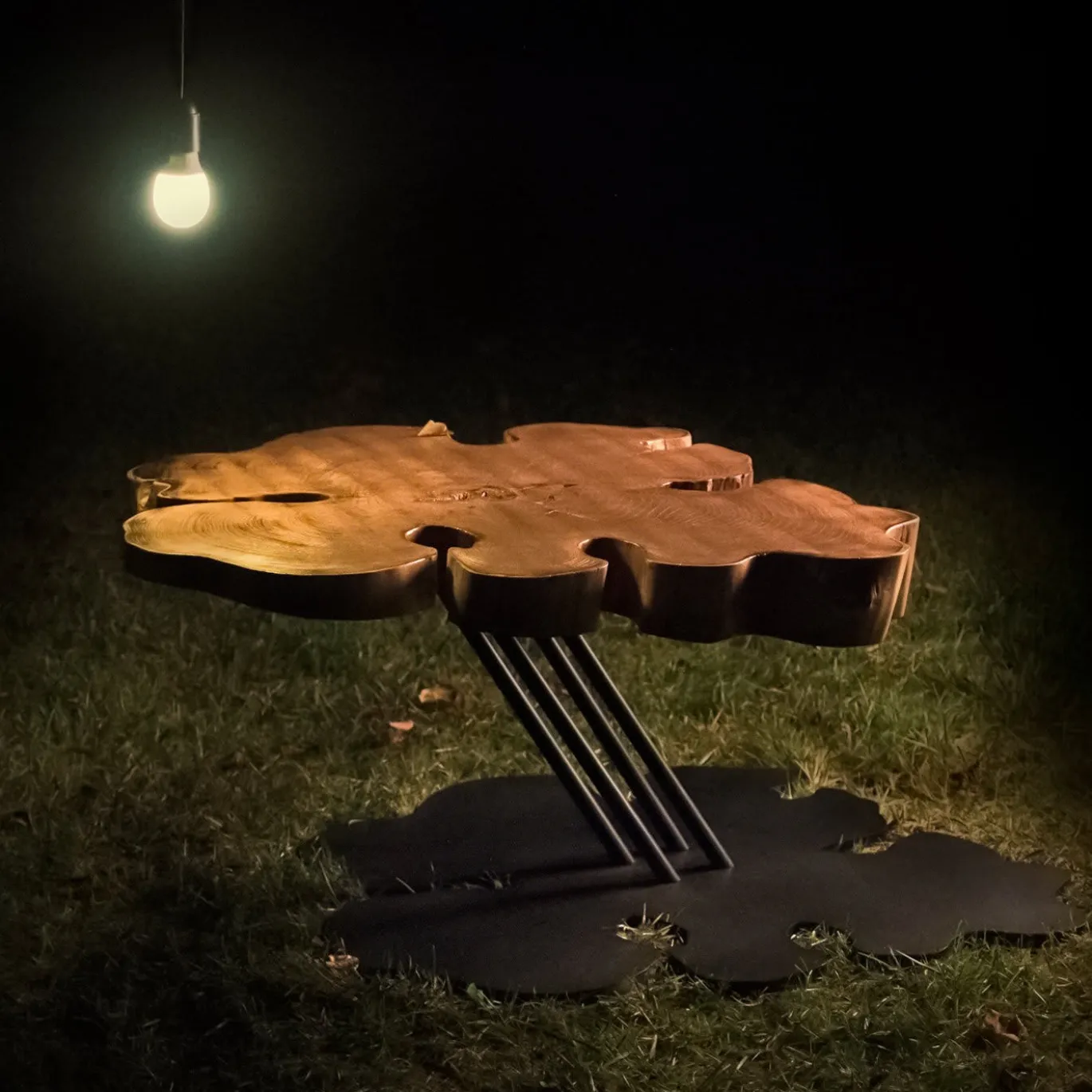 Tavolino da caffè Ombra in legno con base in acciaio tubolare