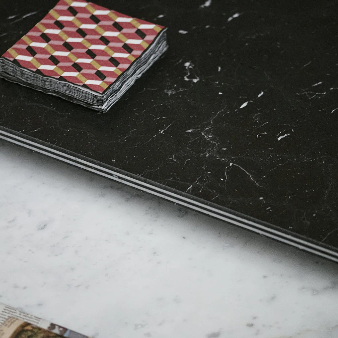 Tavolino da caffè quadrato Fillo in marmo nero Marquina