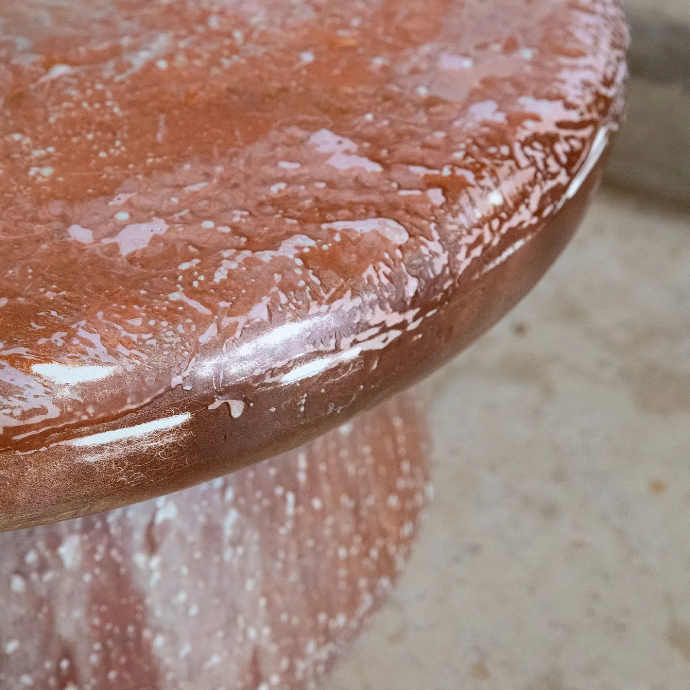 Tavolino da caffè rotondo Clay I_L con sfumature rosa