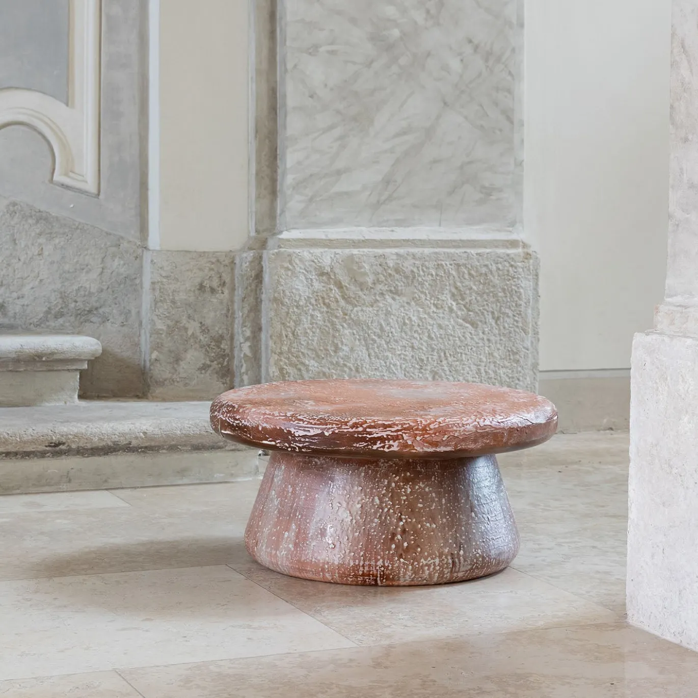 Tavolino da caffè rotondo Clay I_L con sfumature rosa