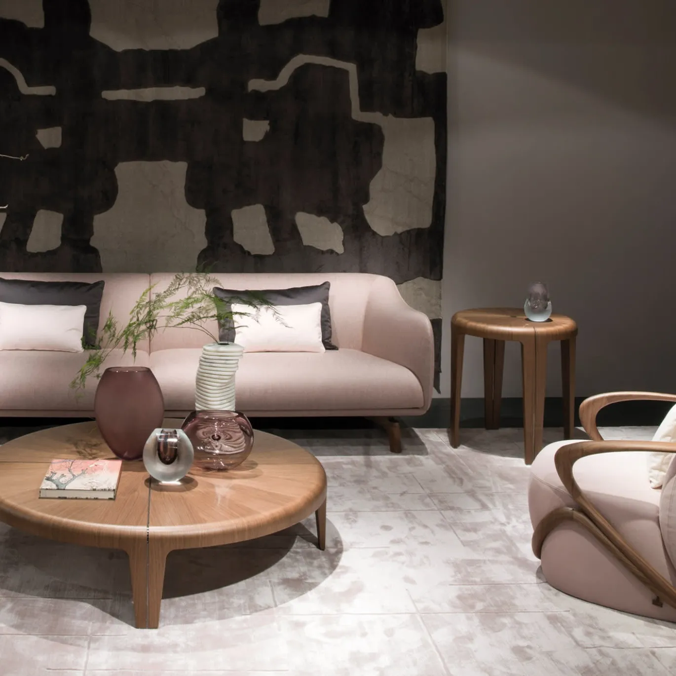 Tavolino da caffè Round in noce Canaletto con intarsi in metallo