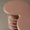 Tavolino da caffè scultoreo Circe in resina rosa