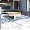 Tavolino da caffè Silas con piano in marmo beige e struttura in metallo dorato