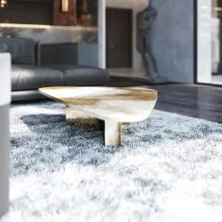 Tavolino da caffè Silas con piano in marmo beige e struttura in metallo dorato