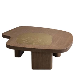 Tavolino da caffè Yang a forma fluida con inlay in ottone