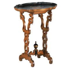 Tavolino da salotto di forma vittoriana con piano a vassoio