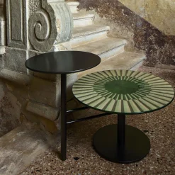Tavolino doppio Altobasso in legno verde e beige con basi laccate bronzo