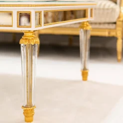 Tavolino d'oro e specchio