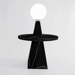 1512 Tavolino e lampada da terra in marmo nero di Sissy Daniele
