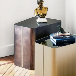 Tavolino Greg in metallo con finitura ottone satinato