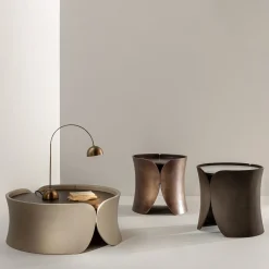 Tavolino Hugs in Legno Laccato Beige e Bronzo