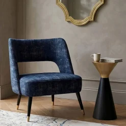 Tavolino Iconic a clessidra asimmetrica laccato oro e nero