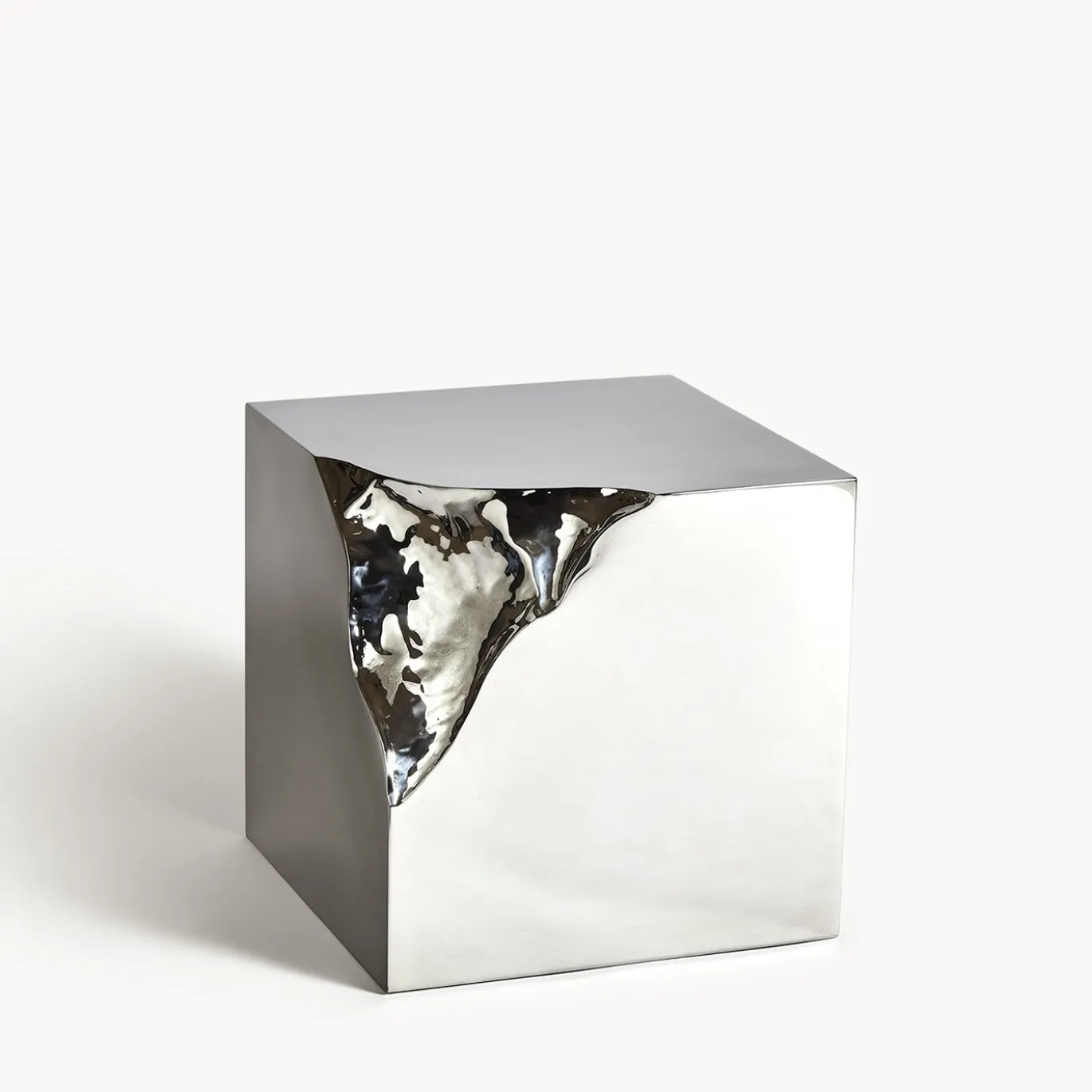 Tavolino in acciaio argentato scultoreo Shard