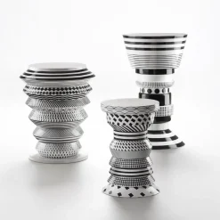 Tavolino in ceramica bianca e nera Bossanova Gilberto