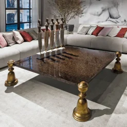 Tavolino in legno di palma e foglie d'oro