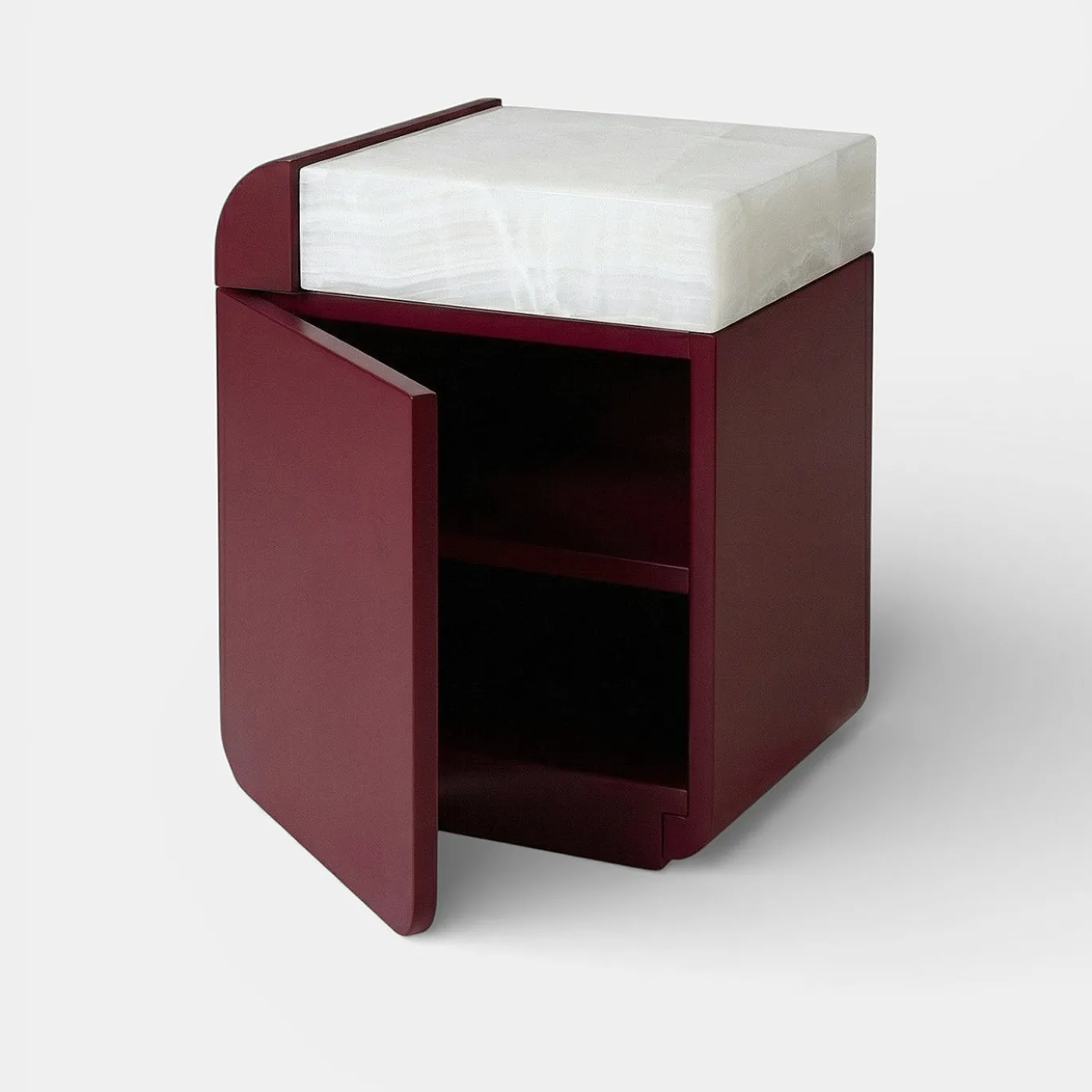 Tavolino in legno laccato Bordeaux con piano in onice bianco