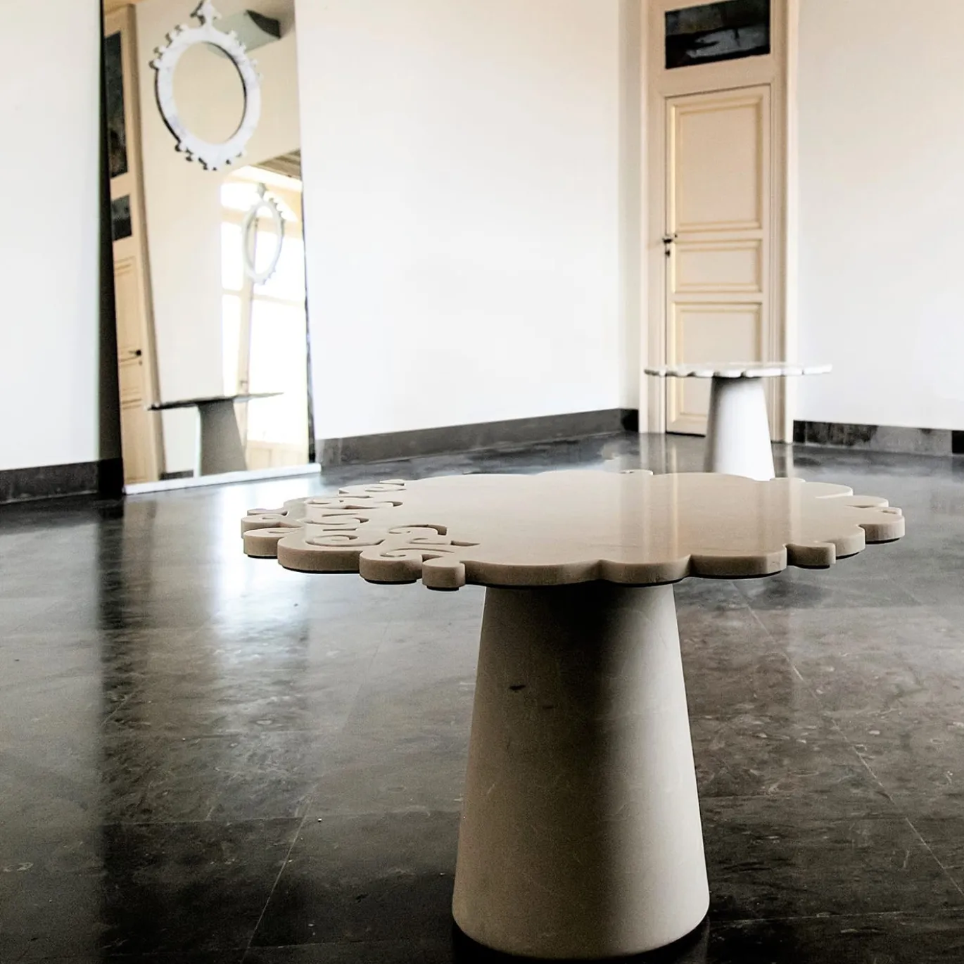 Tavolino in macramè mezzo marmo di Roberto Semprini