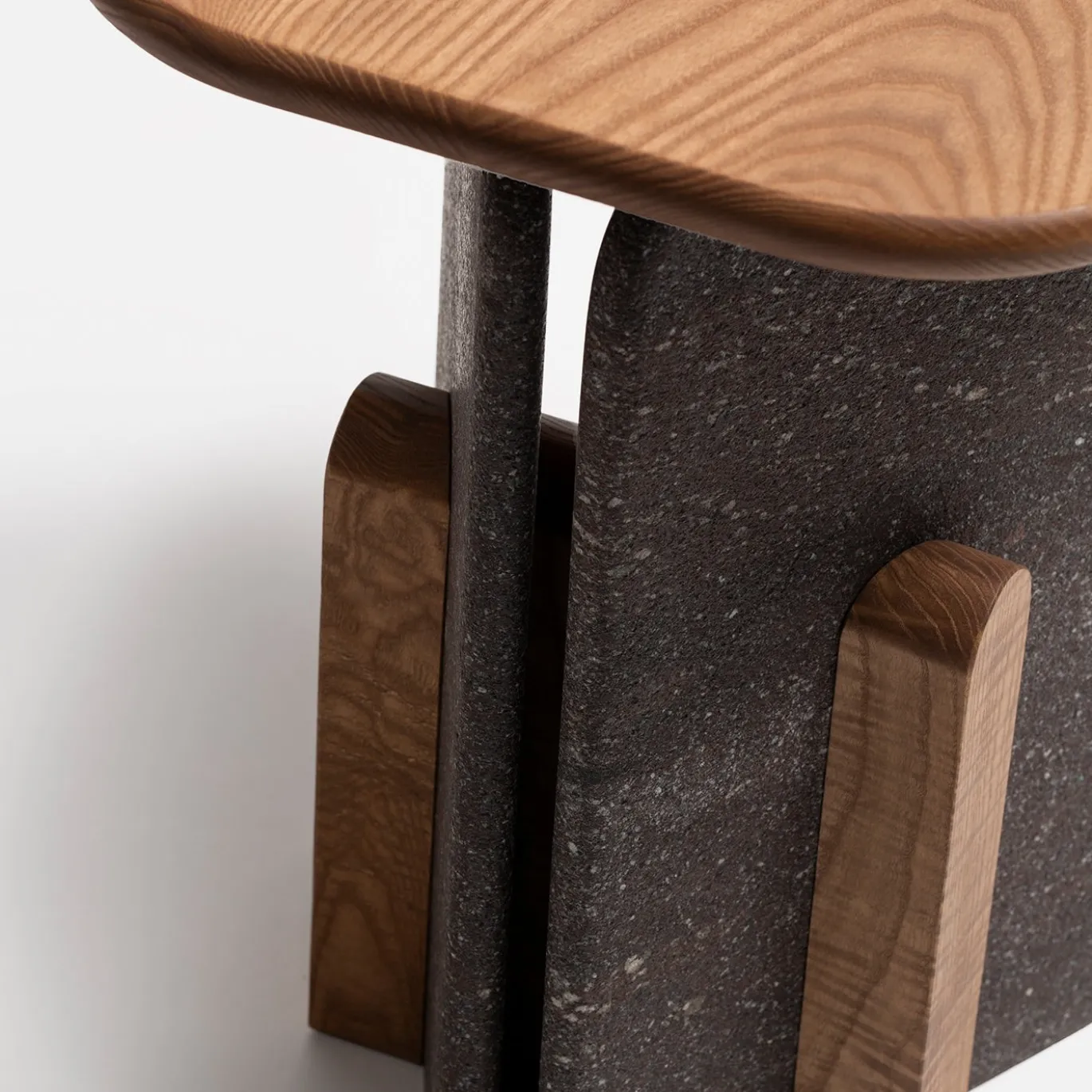 Tavolino in Marmo Porfido con Top in legno finitura lucida Fango