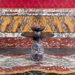 Tavolino Inside Out in marmo rosso/nero di Karen Chekerdjian #1