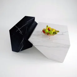 Tavolino Jogja Marquinia & Marmo di Carrara di Studio Hendro Hadinata