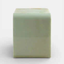Tavolino laterale con base laccata verde Amo e top in onice