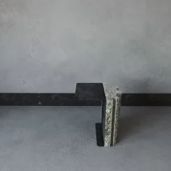 Tavolino laterale in alabastro grigio Innesto