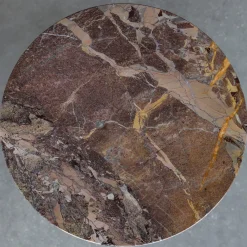 Tavolino laterale in marmo rosso Hani con struttura in metallo finitura nera